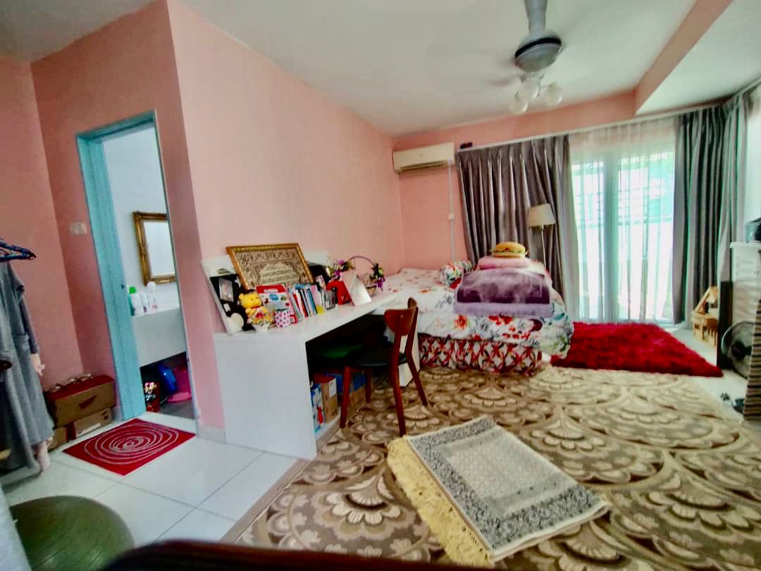 2 AND HALF  Storey Semi D Saujana Villa Kajang - photo 4