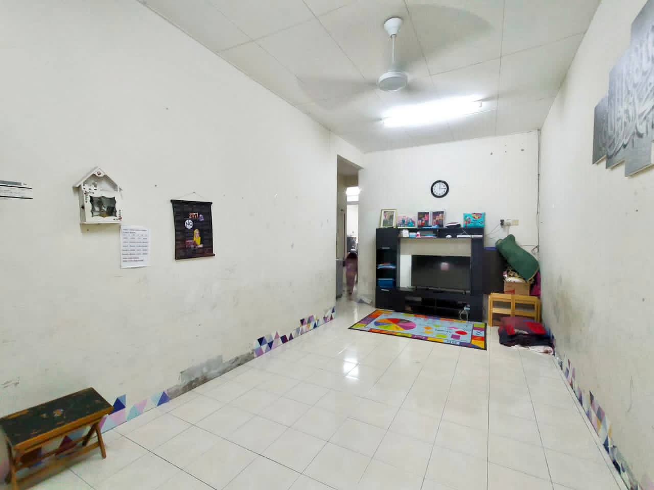 Single Storey Intermediate Taman Langat Utama 3 - photo 3