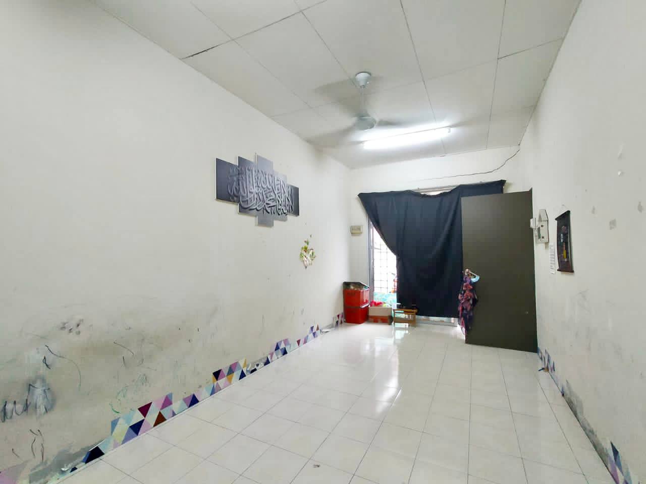 Single Storey Intermediate Taman Langat Utama 3 - photo 5