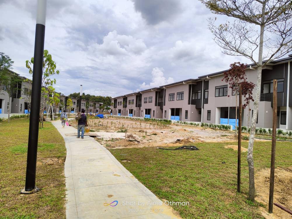 2 Storey Intermediate Amaya Maple Residence - photo 1