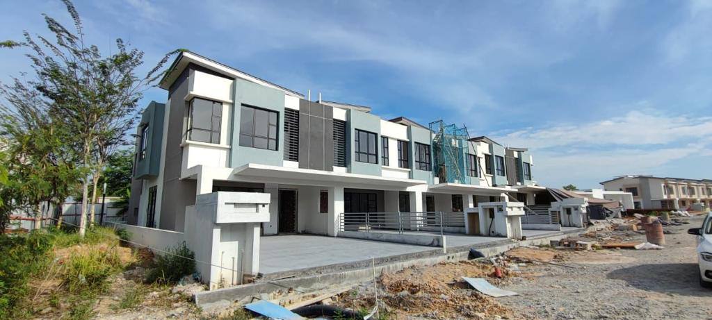 2 Storey Intermediate Amaya Maple Residence - photo 2