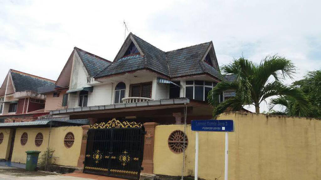 [CORNER LOT] TERES 2 TINGKAT @ TAMAN KURNIA, BATU 3, KUANTAN