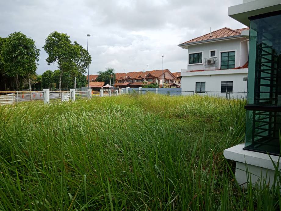 HUGE EXTRA LAND CORNER 2STY MODERN BUKIT RAJA - photo 5