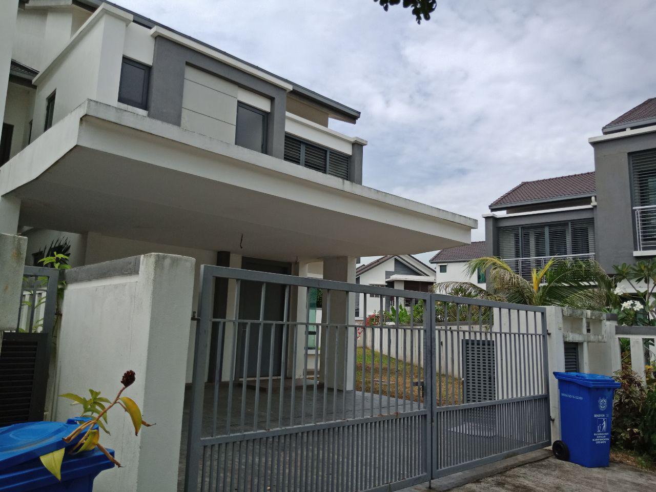CORNER  EXTRA LAND M ...