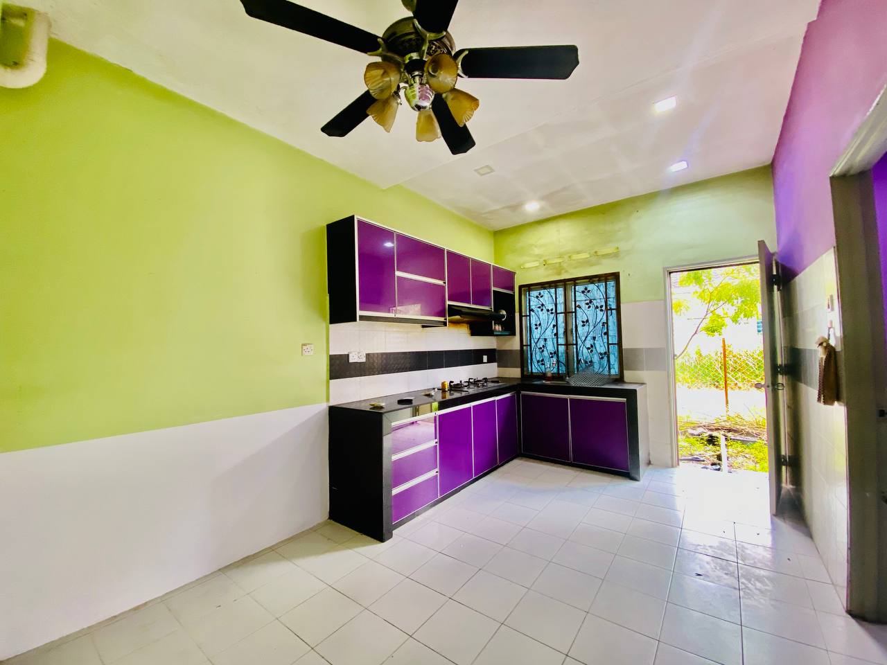 Rumah Setingkat Tmn  ...