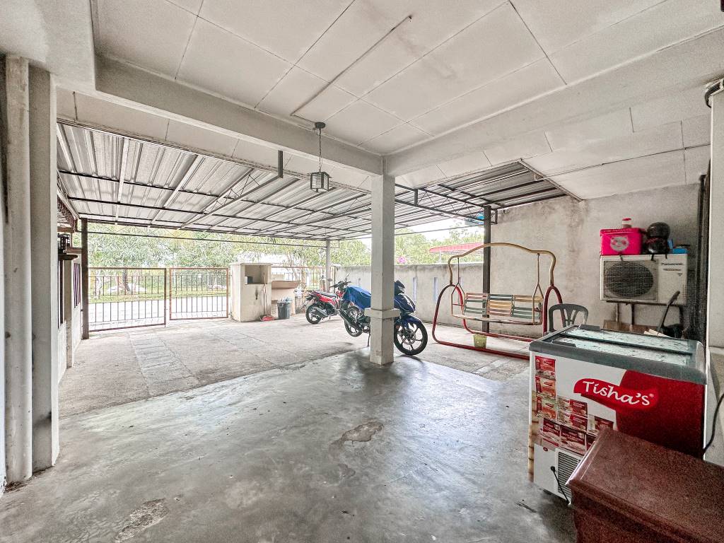 FACING OPEN 2 Storey Terrace Saujana Utama 3 - photo 3