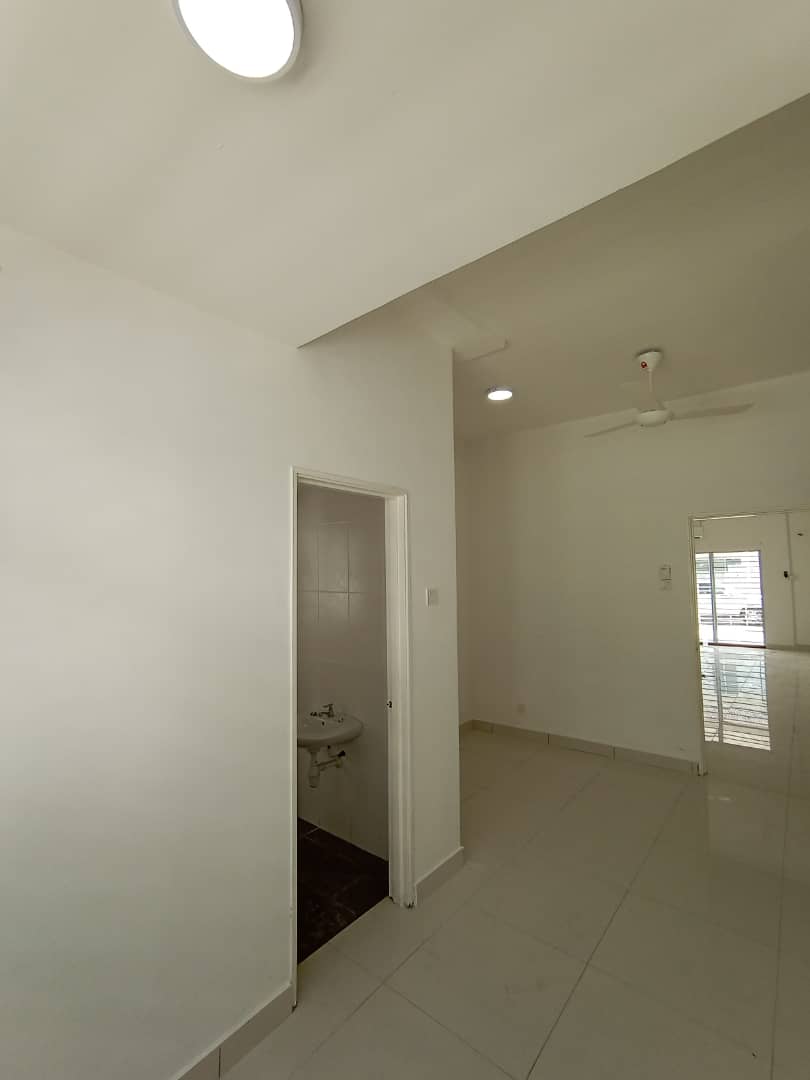 Taman Dato Demang Bdr Putra Permai Seri Kembangan - photo 9