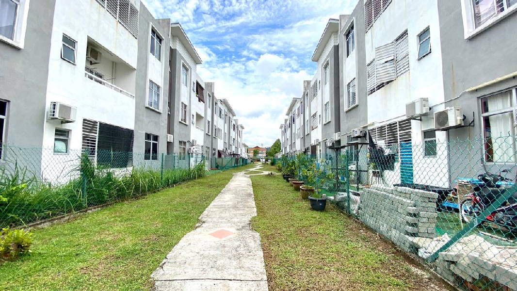 Eristana 3 Storey Townhouse Saujana Utama,Sg Buloh (Level 1) - photo 3