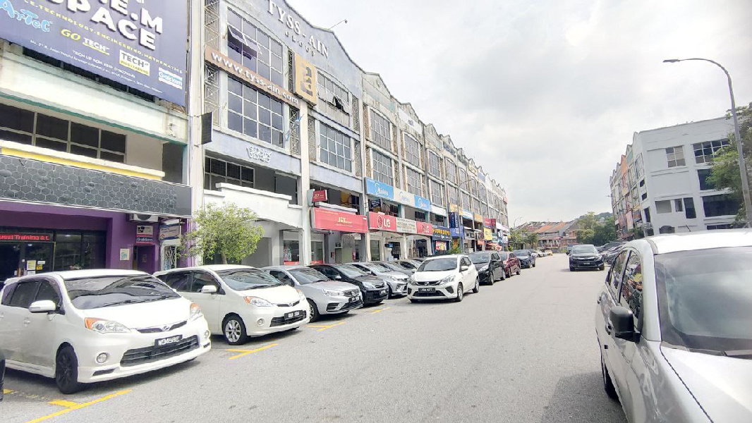 3 Storey END LOT Commercial Unit Seksyen 9 Shah Alam - photo 4