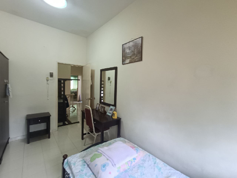 Taman Mutiara Subang, 2 Storey Terrace End Lot, with 10 feet extra Land, Facing Field, easy parking. - photo 11