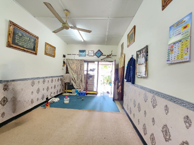 Single Storey Terrace at Seksyen 10, Shah Alam - photo 3