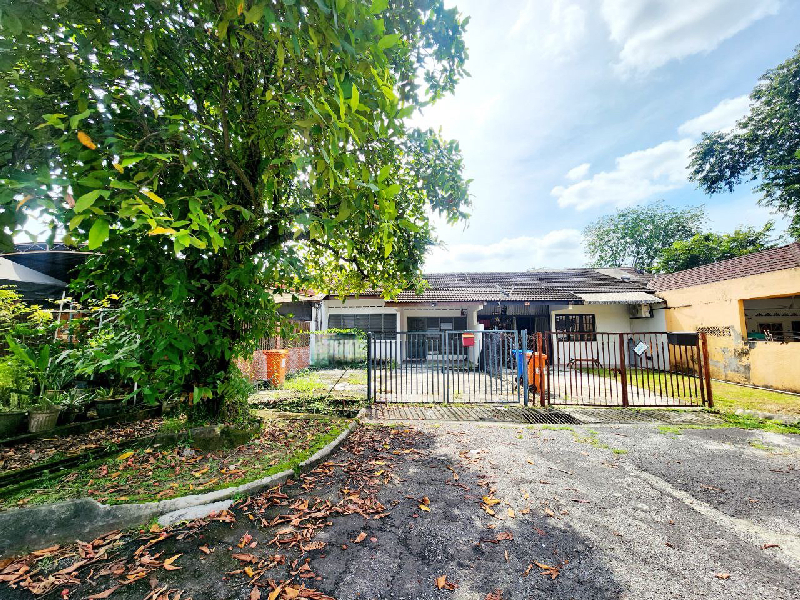 Single Storey Terrace at Seksyen 10, Shah Alam - photo 2