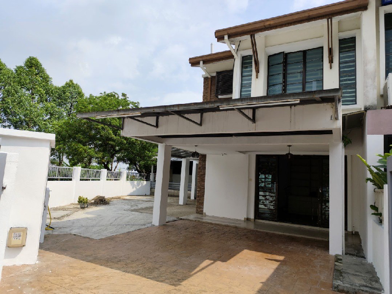 Corner Lot Double Storey Terrace Putra height, Sub - photo 2