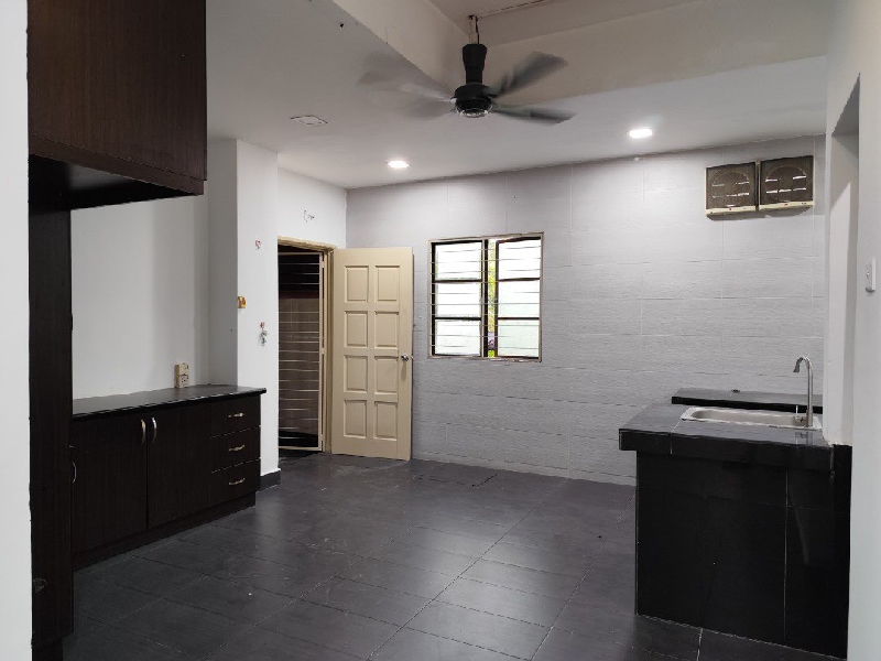 Corner Lot Double Storey Terrace Putra height, Sub - photo 8