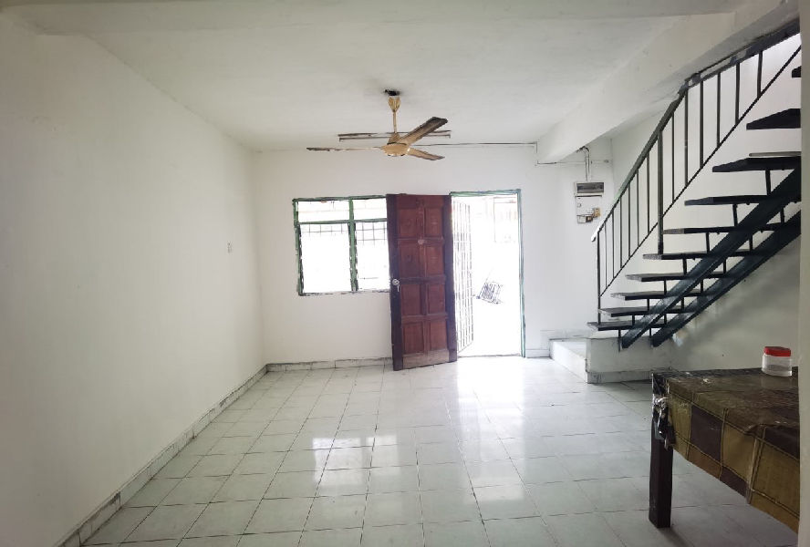 ENDLOT RENOVATED Double Storey Terrace Taman Rawang Perdana, Rawang - photo 4