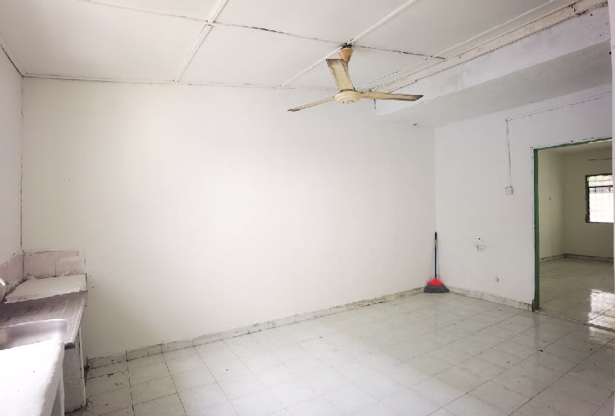 ENDLOT RENOVATED Double Storey Terrace Taman Rawang Perdana, Rawang - photo 6