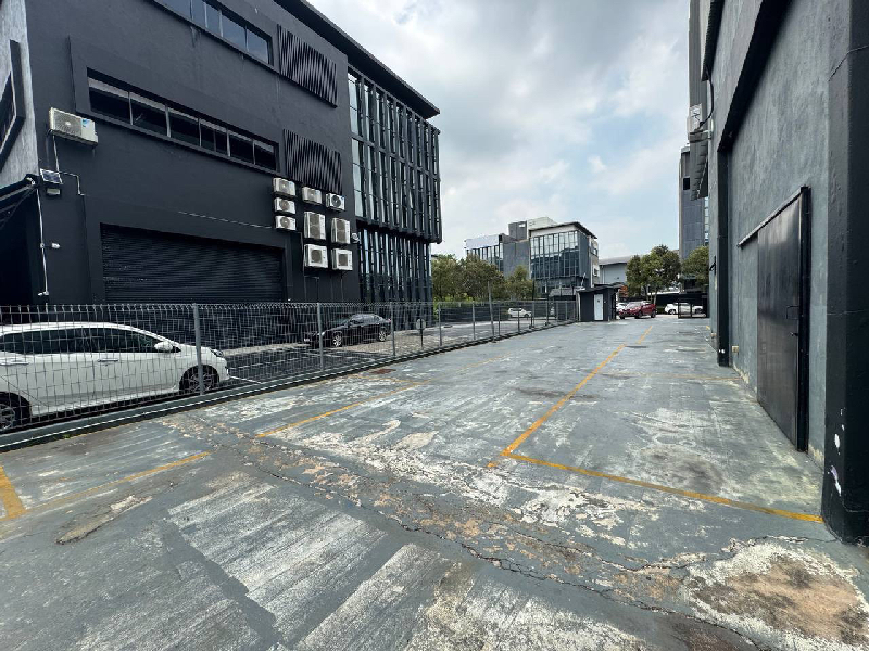 OMNI 1, RENOVATED 4 STOREY SEMI DETACHED FACTORY  COMMERCIAL BUILDING, KOTA DAMANSARA - photo 4
