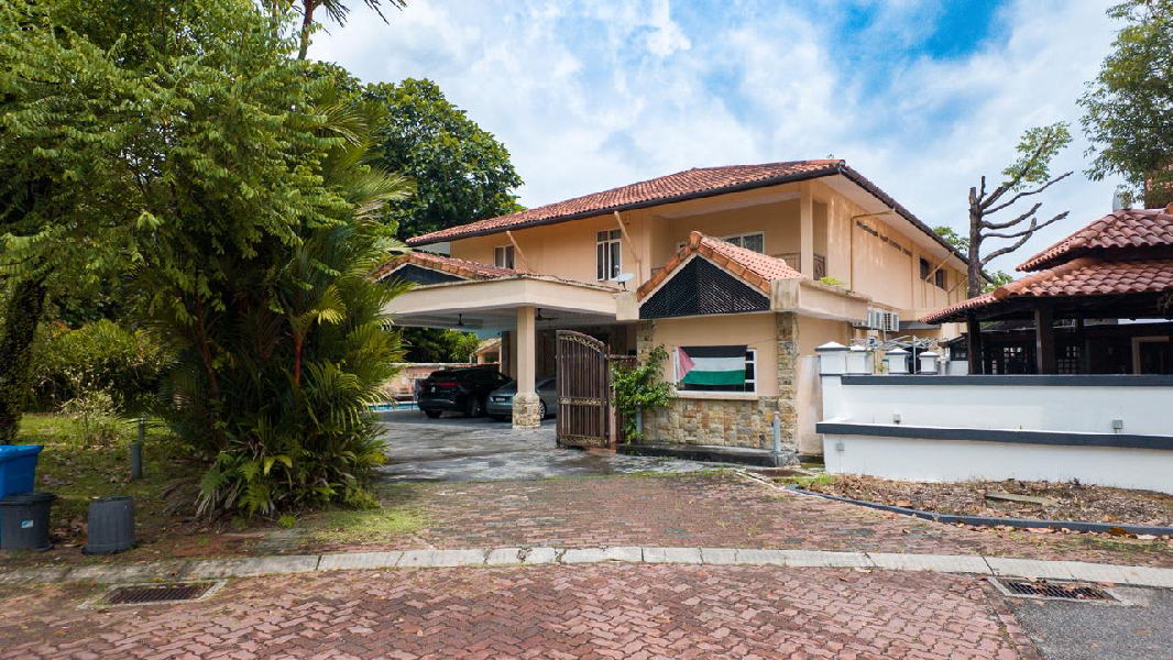 Triple Storey Bungalow House Jalan Kubah U8, Bukit Jelutong(Corner Lot) - photo 2