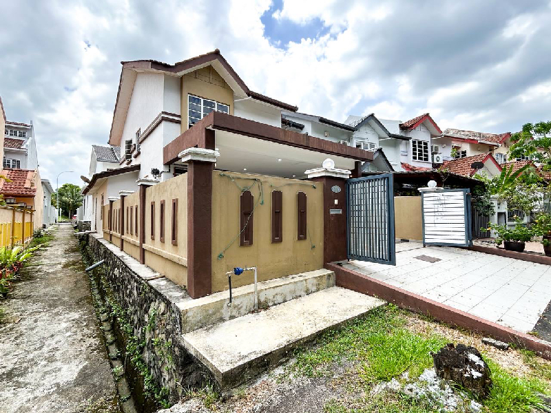 End Lot Suakasih Bandar Tun Hussein Onn2 Storey Terrace - photo 2