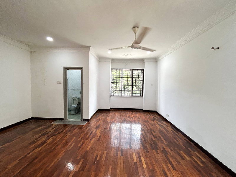 End Lot Suakasih Bandar Tun Hussein Onn2 Storey Terrace - photo 13