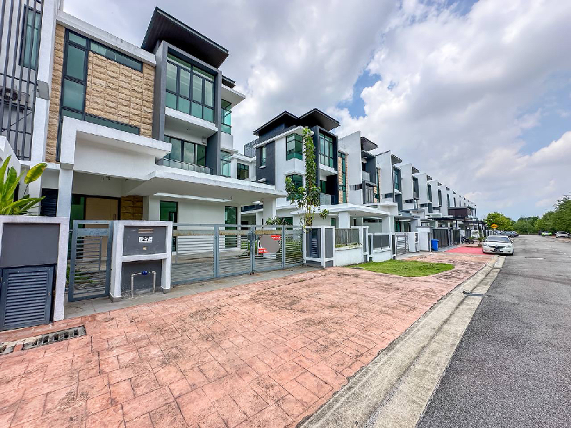3 Storey Superlink Anggun Kirana Setia Alam - photo 2