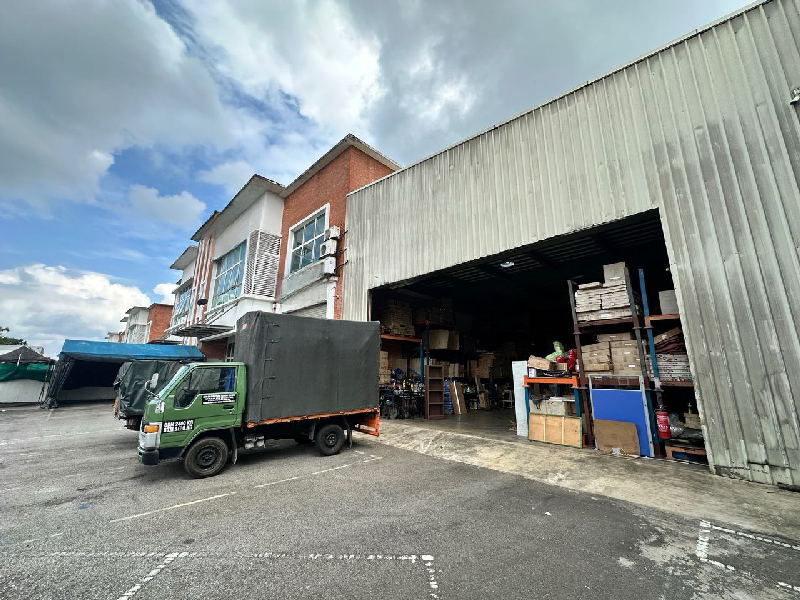 Twin Factory Semi-D 3 Storey Bukit Jelutong Glenmarie Shah Alam - photo 3
