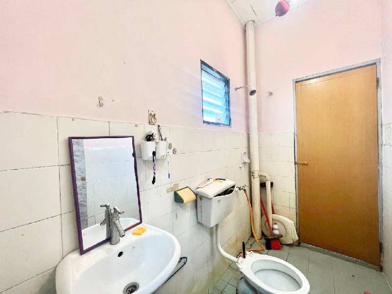 Double Storey, Taman Balakong Jaya Seri Kembangan - photo 12
