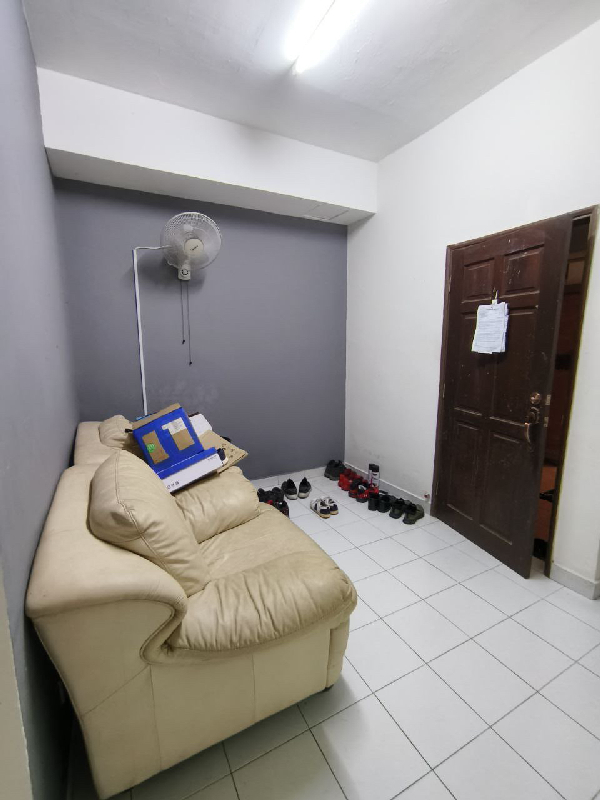 2 Storey Intermediate TerraceTaman Bukit Subang - photo 2