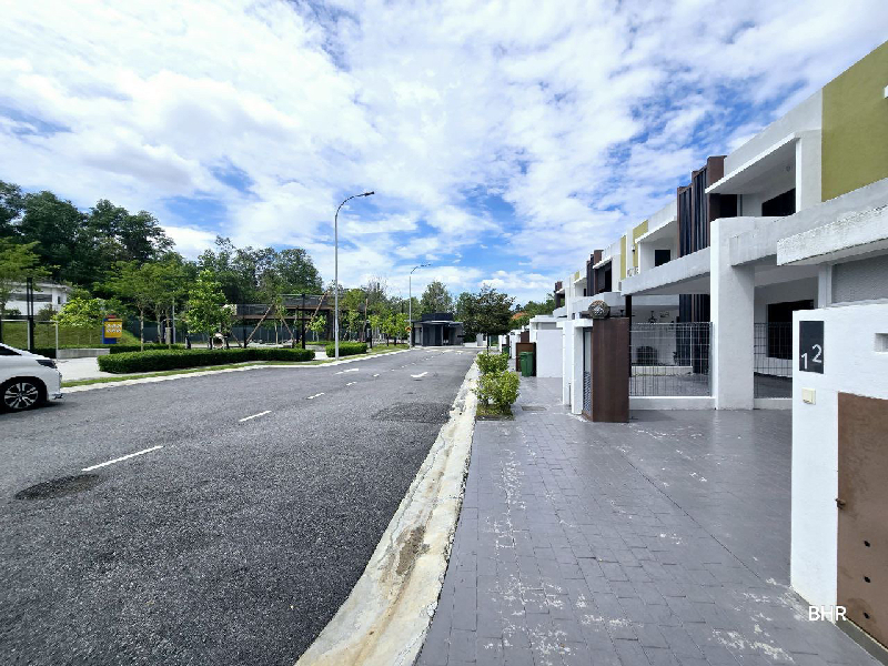 NEW CORNER LOT TERRACE HOUSE BANDAR BUKIT MAHKOTA BANGI - photo 4
