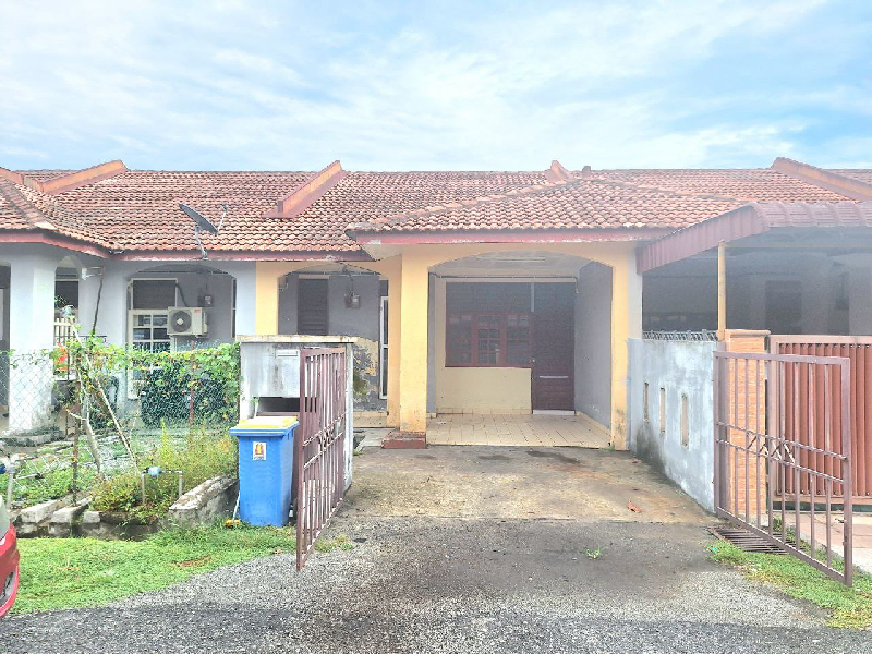 Single Storey Terrace,  Taman Pahlawan, Telok Panglima Garang - photo 2
