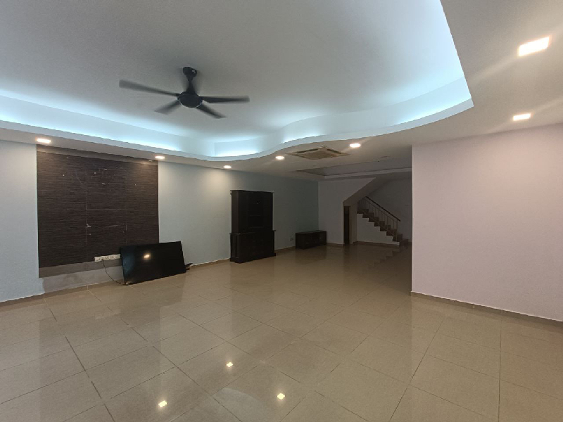 Double Storey Super link House Bandar Nusaputra, Presint 2, Puchong - photo 2
