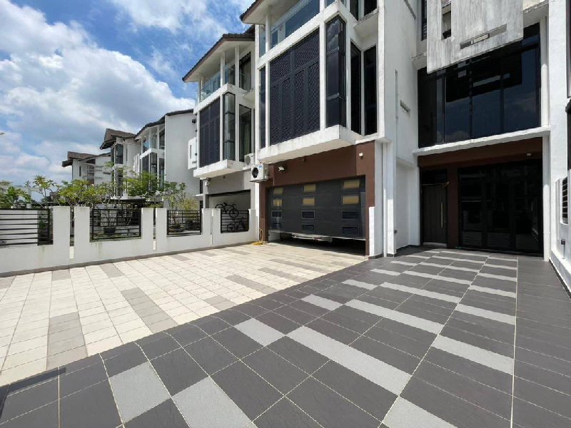 3 Storey Terrace Maple Denai Alam, Shah Alam - photo 2