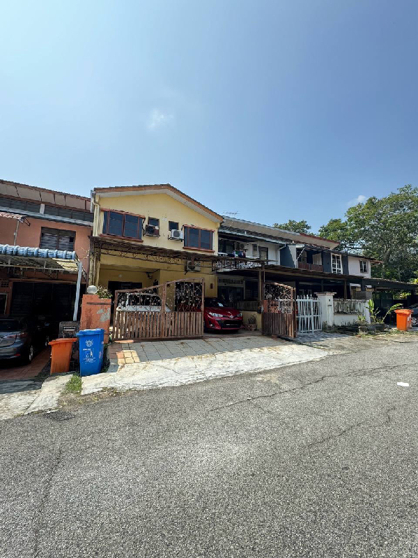 RENOVATED DOUBLE STOREY TERRACE 22x76, 6 ROOMS  SEKSYEN 11 SHAH ALAM - photo 3