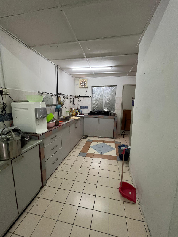 Double Storey Terrace House Seksyen 6, Kota Damansara - Non Bumi Unit, Partial Furnished - photo 9