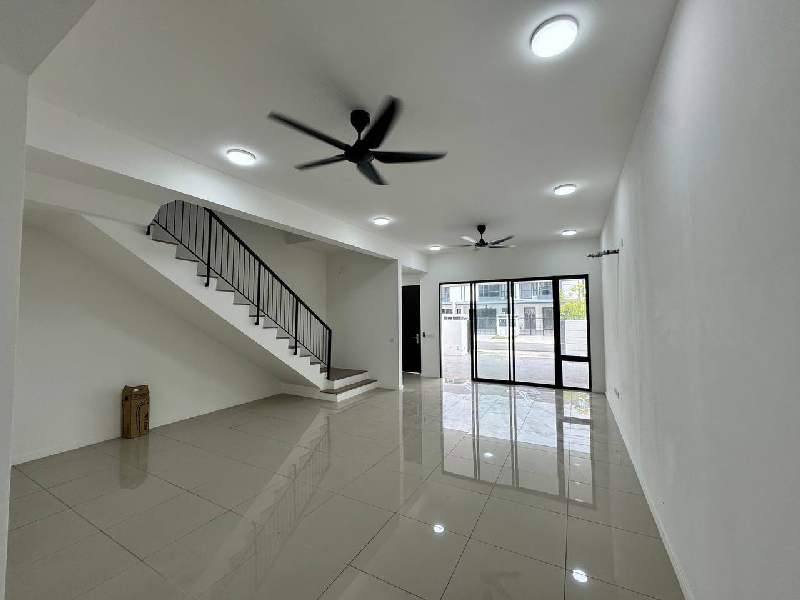 Double Storey Terrace House at Nadira 1, Bandar Bukit Raja 2, Klang - photo 3