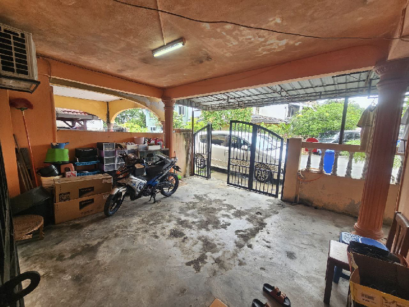 Fully Renovated Teres 2 Tingkat  Jalan Rotan Semut Seksyen 18 Shah Alam - photo 3