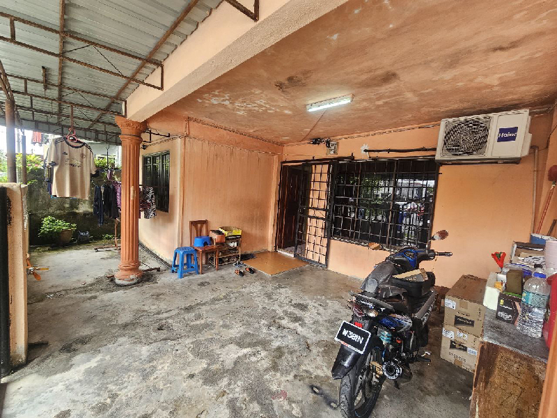 Fully Renovated Teres 2 Tingkat  Jalan Rotan Semut Seksyen 18 Shah Alam - photo 4