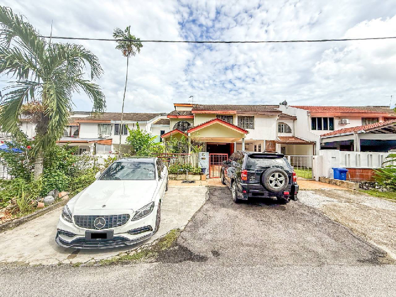 RENOVATED Double Storey Terrace Superlink Seksyen 8 Shah Alam - photo 2