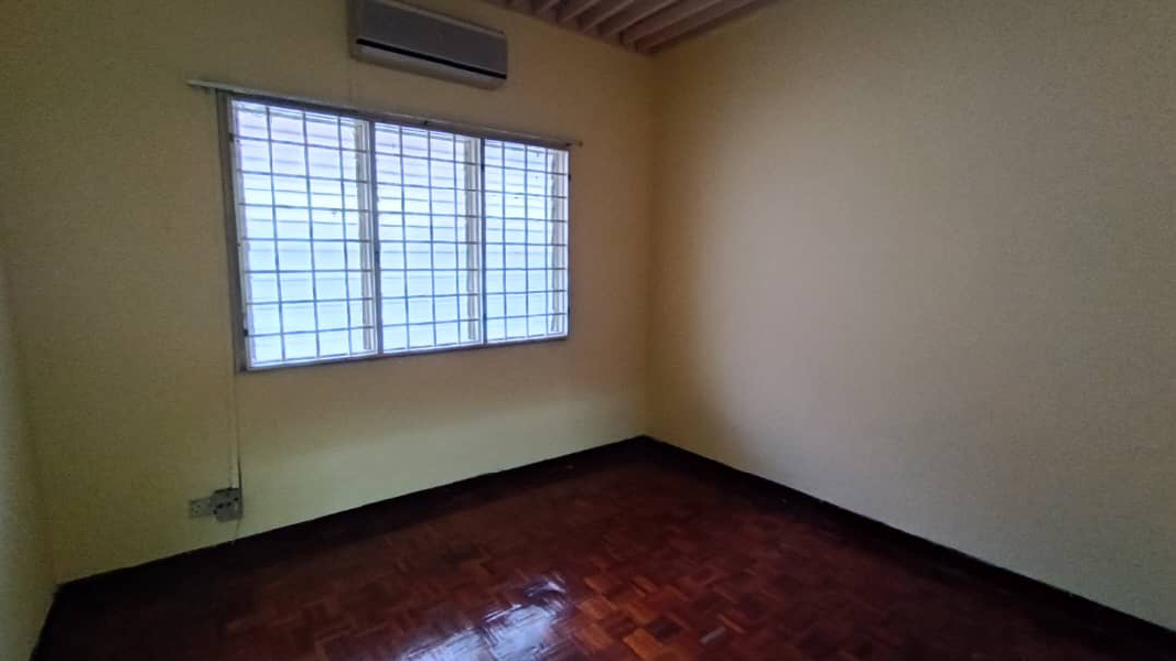 1 half STOREY LINK HOUSE USJ 11 FREEHOLD - photo 10