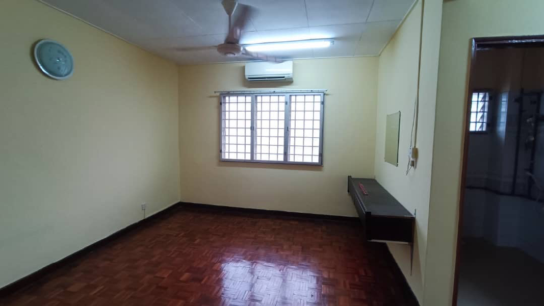 1 half STOREY LINK HOUSE USJ 11 FREEHOLD - photo 11