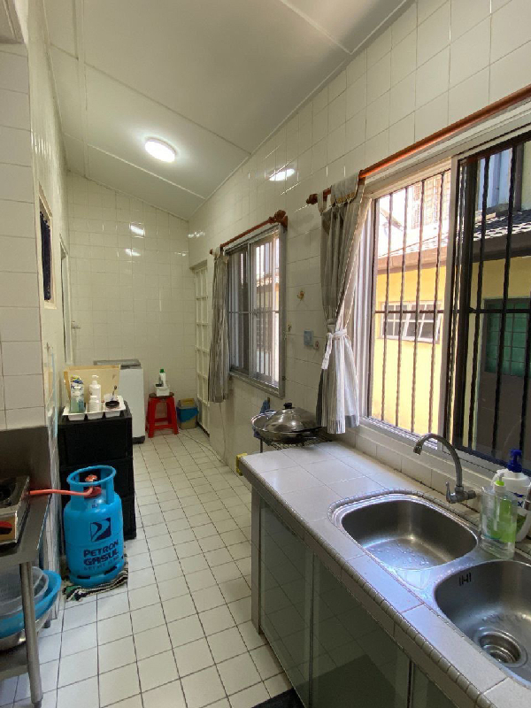 2 storey Terrace, USJ 6, Subang Jaya, Strategic Location Near LRT - photo 2