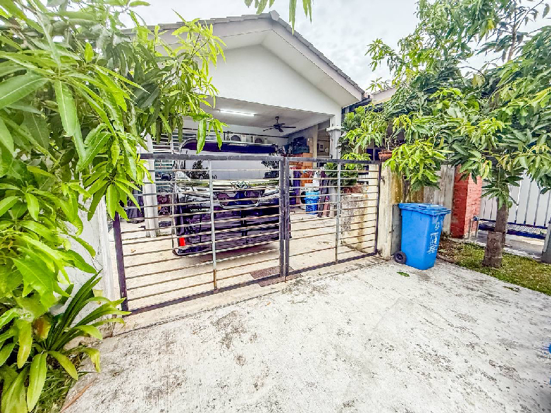 End Lot Renovated Single Storey Terrace, Jalan Lombong, Seksyen 29 Shah Alam - photo 2