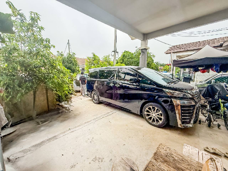 End Lot Renovated Single Storey Terrace, Jalan Lombong, Seksyen 29 Shah Alam - photo 4