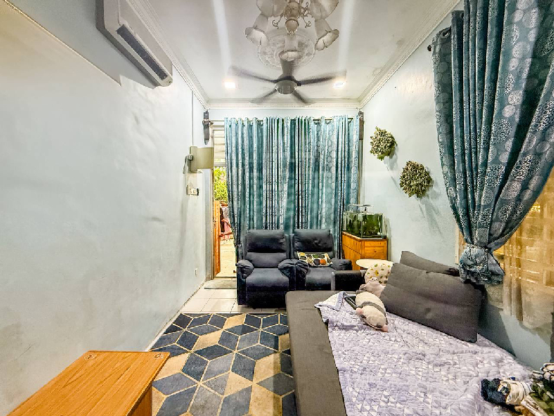 End Lot Renovated Single Storey Terrace, Jalan Lombong, Seksyen 29 Shah Alam - photo 7