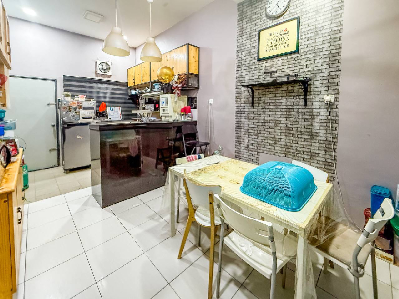 End Lot Renovated Single Storey Terrace, Jalan Lombong, Seksyen 29 Shah Alam - photo 10