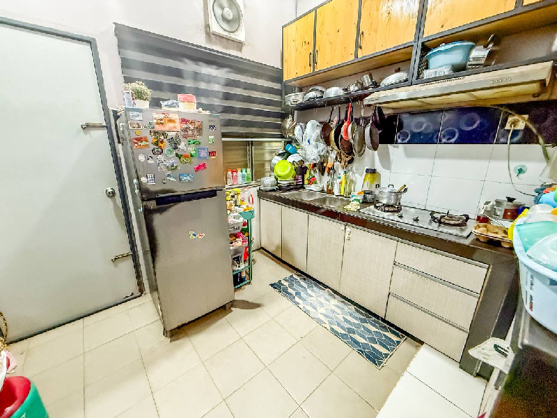 End Lot Renovated Single Storey Terrace, Jalan Lombong, Seksyen 29 Shah Alam - photo 11