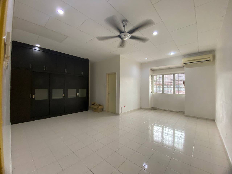 Double Storey Terrace, Seksyen 7 Jalan Kristal, Shah Alam - photo 2