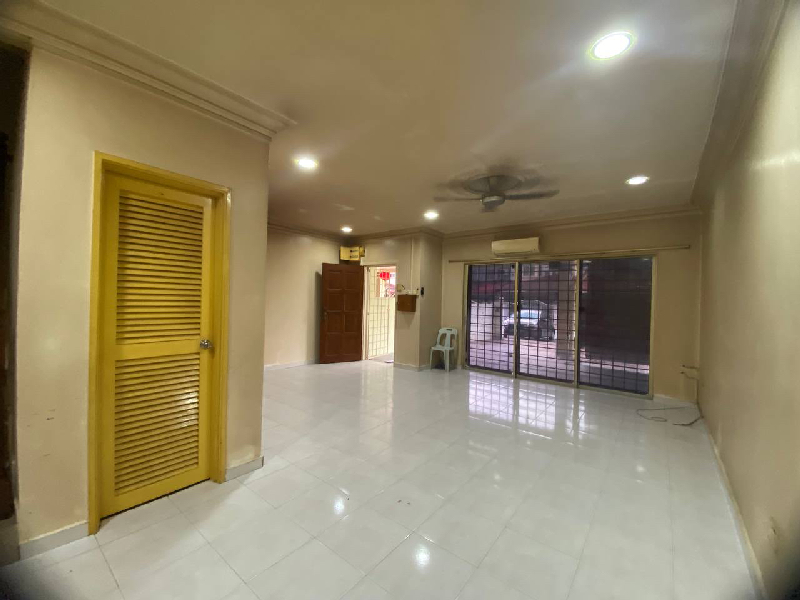 Double Storey Terrace, Seksyen 7 Jalan Kristal, Shah Alam - photo 8