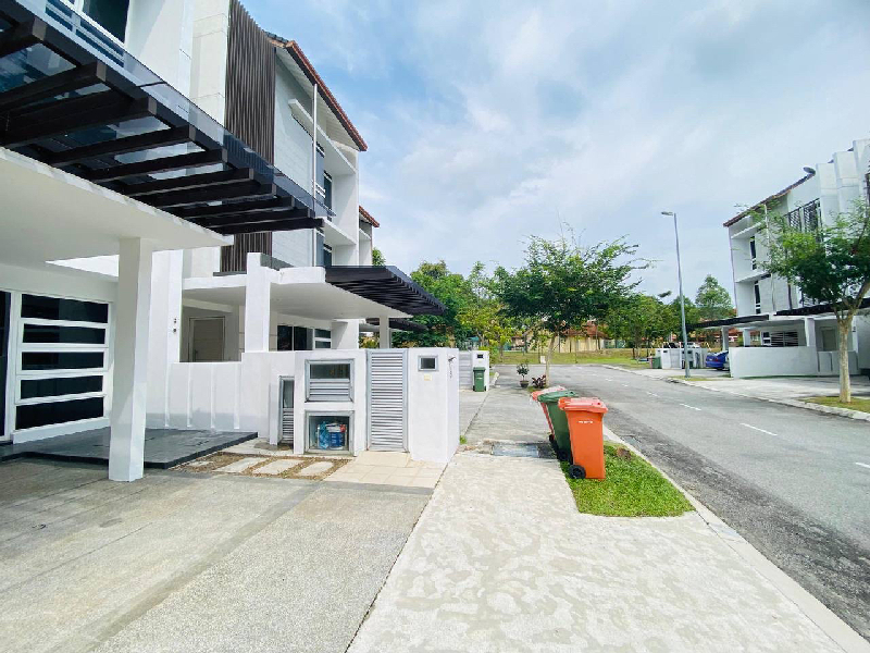 TWO AND HALF STOREY HYPERLINK HOUSE AT DUTA VILLA PRESINT 14 PUTRAJAYA - photo 2