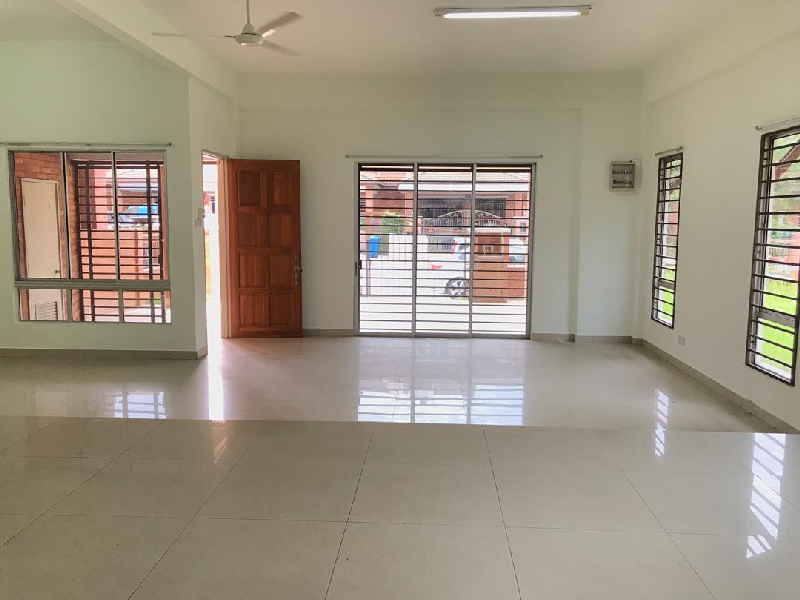 END LOT,Double Storey Terrace House Alam Budiman Seksyen U10, Shah Alam -  Extra Land At Side - photo 4